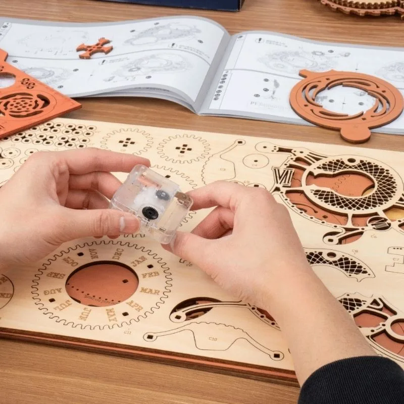 View 4 — Steampunk model kit — wood clock animated